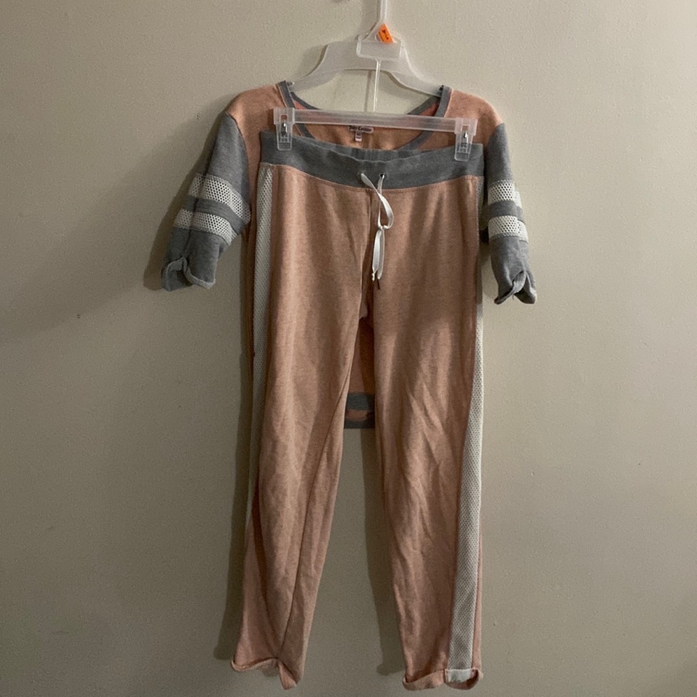 Top and bottom: Juicy Couture track suit. Shirt size: xs(2) pants size: xs(2)